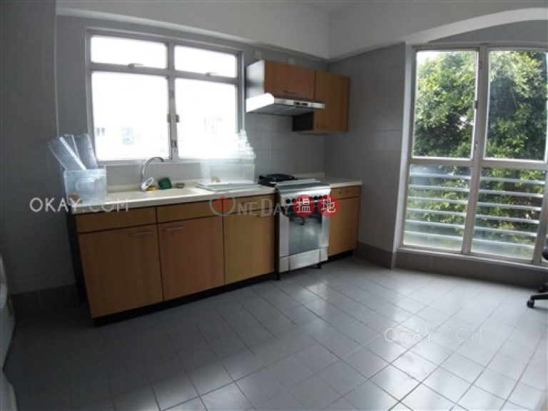 Exquisite 2 bedroom with parking | Rental