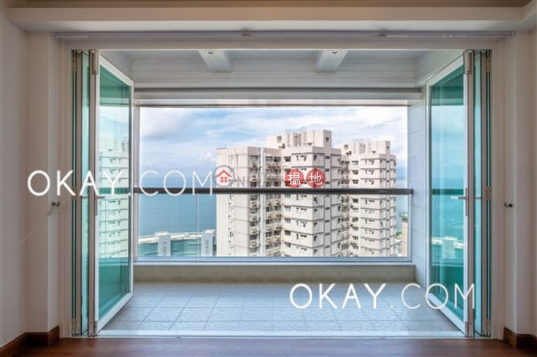 Nicely kept 3 bedroom with balcony & parking | Rental