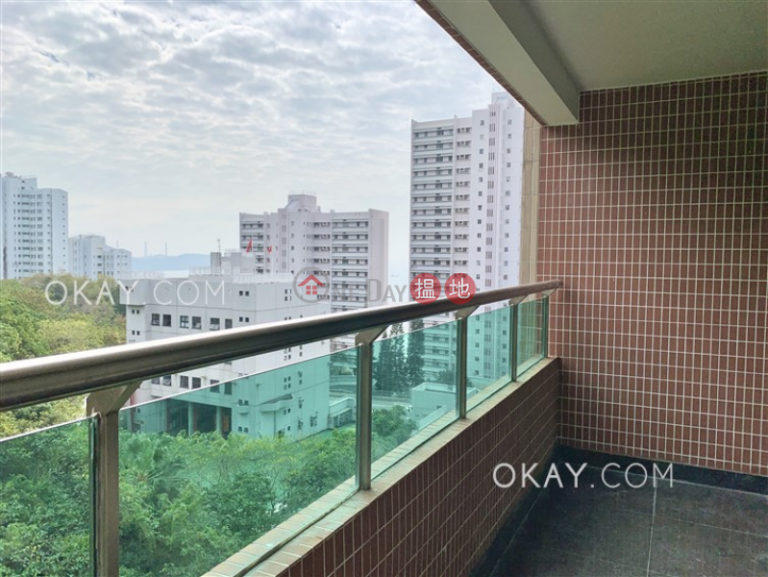 Gorgeous 3 bedroom with balcony & parking | Rental