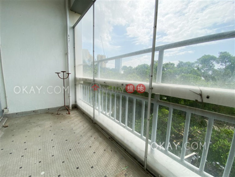 Nicely kept 3 bedroom with balcony & parking | Rental