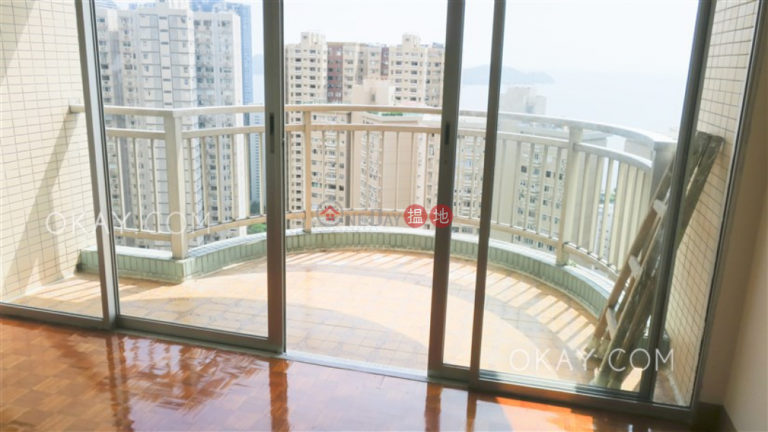 Efficient 3 bedroom with sea views, balcony | Rental