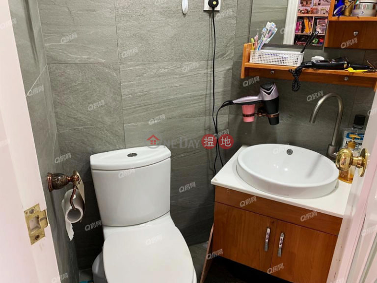 Wah Lim House, Wah Kwai Estate | 2 bedroom Mid Floor Flat for Sale