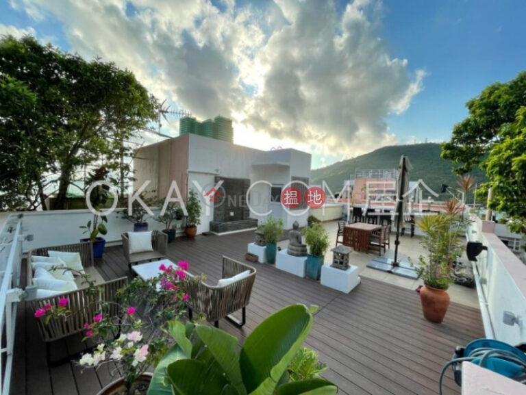 Lovely penthouse with rooftop & parking | For Sale