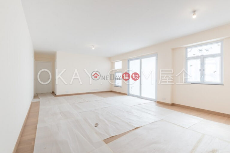 Stylish 3 bedroom with balcony & parking | Rental