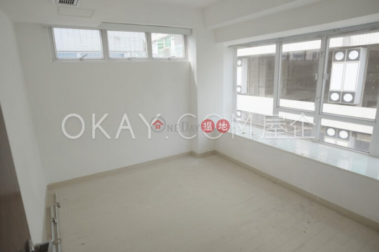 Elegant 2 bedroom on high floor with terrace & balcony | Rental