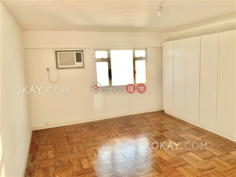 Efficient 3 bed on high floor with sea views & balcony | Rental