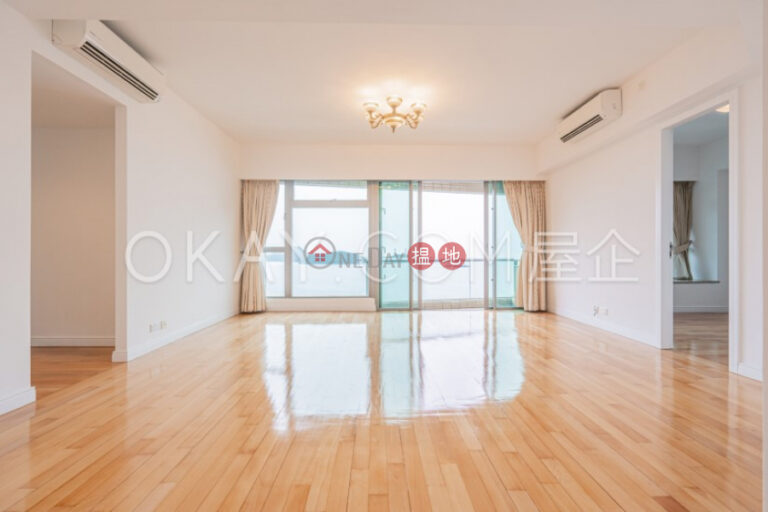 Stylish 4 bedroom with sea views, balcony | Rental