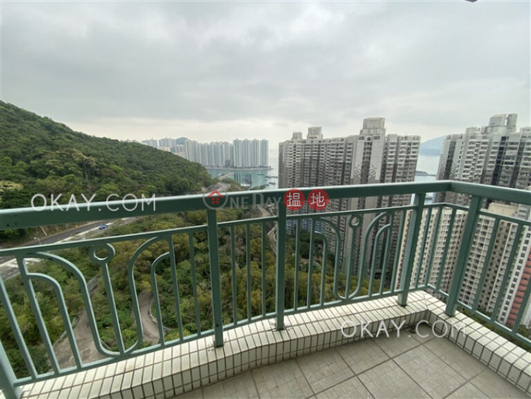 Lovely 1 bedroom with balcony | For Sale