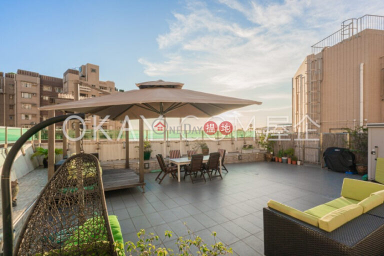 Stylish 3 bed on high floor with sea views & rooftop | For Sale