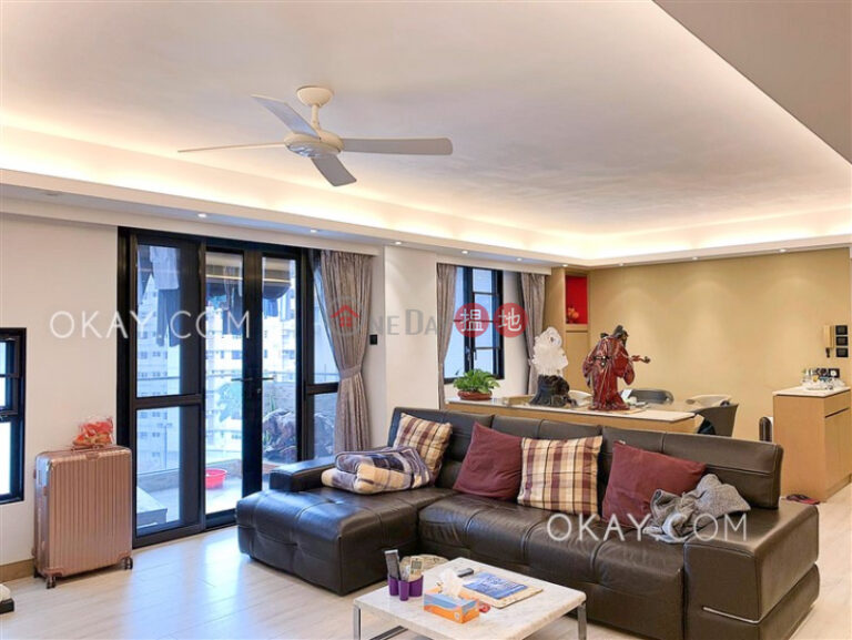 Nicely kept 3 bedroom with balcony | For Sale