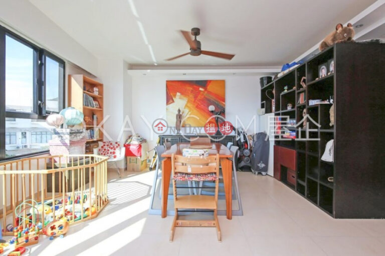 Rare 3 bedroom on high floor with sea views & rooftop | For Sale