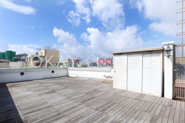 Charming penthouse with rooftop & parking | For Sale