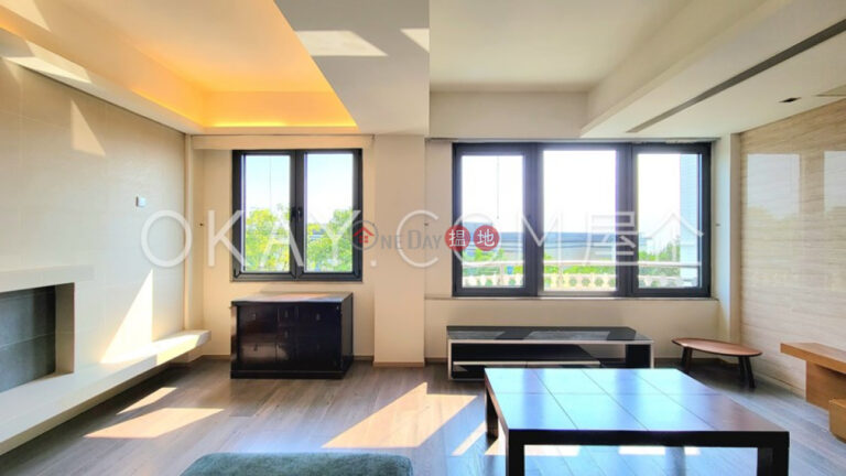 Lovely 2 bedroom with parking | For Sale