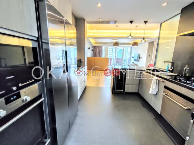 Efficient 3 bedroom with balcony & parking | For Sale