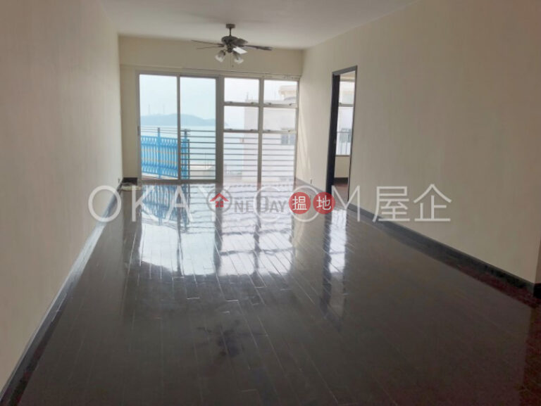 Tasteful 3 bedroom with sea views, balcony | Rental